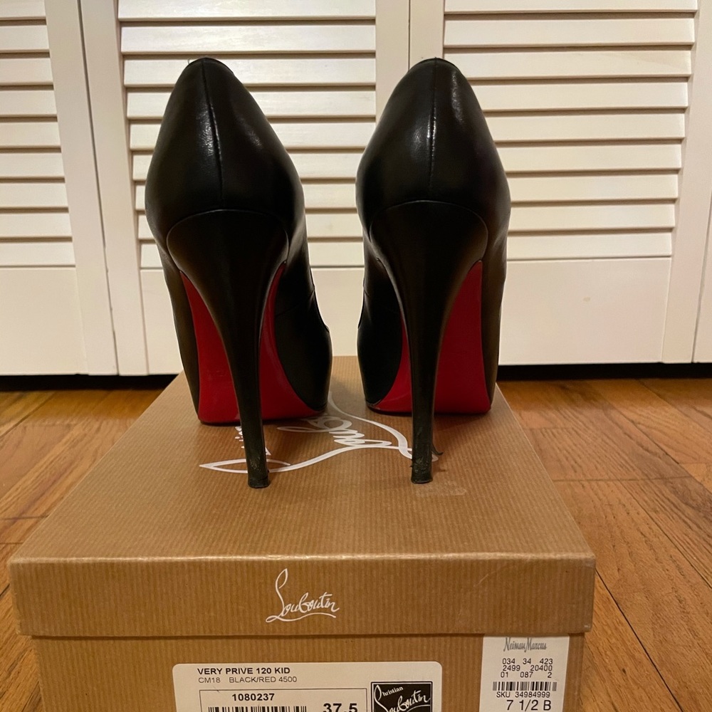 Louboutin Peep - Picture 2 of 11